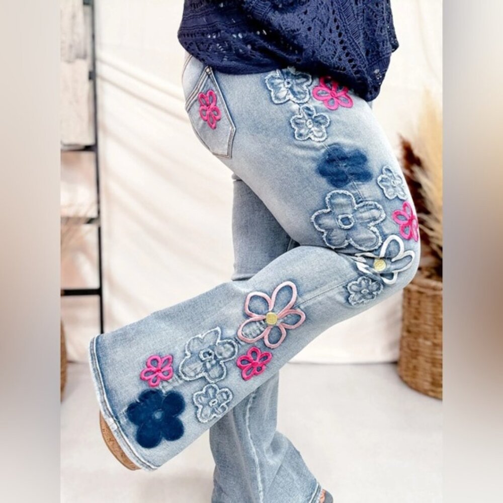 Boutique OH Floral Embroidered Women's Jeans L